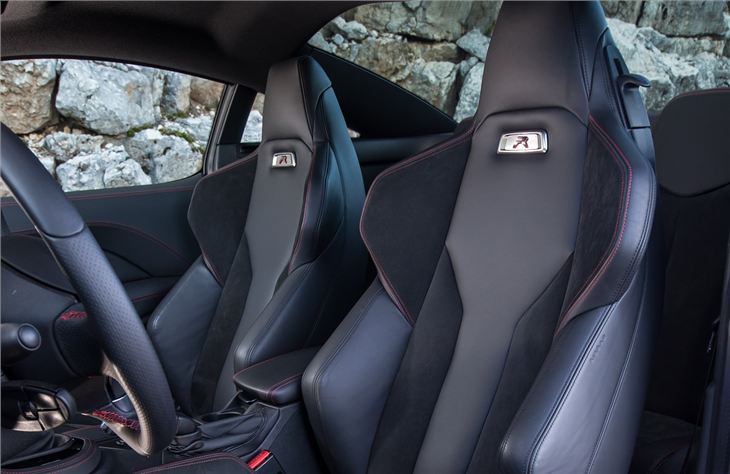 Peugeot RCZ R seats.jpg